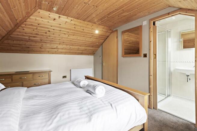 Bedroom 2 Towards En Suite.jpg