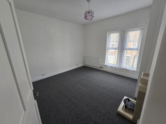 3 bed Terraced to rent Image 4