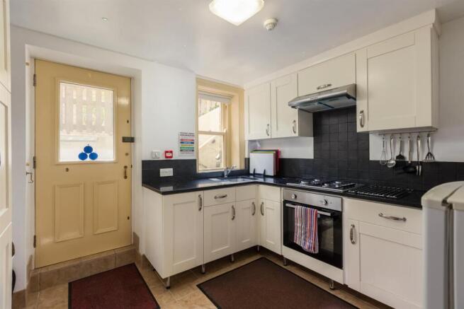 6 bed House for sale Image 6
