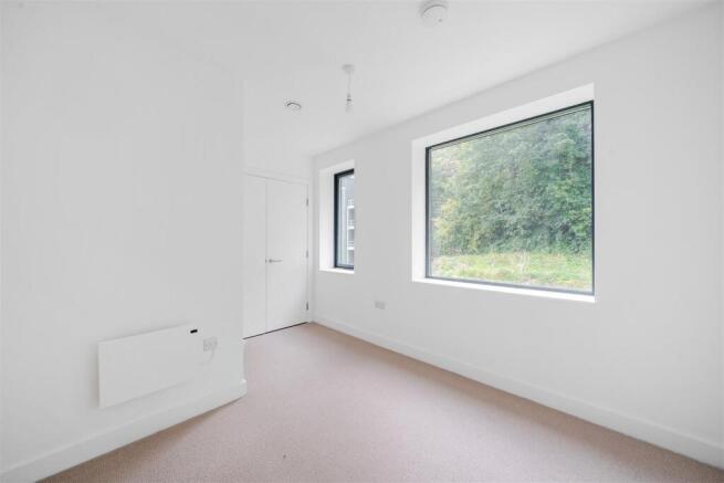 4 bed Town House to rent Image 12
