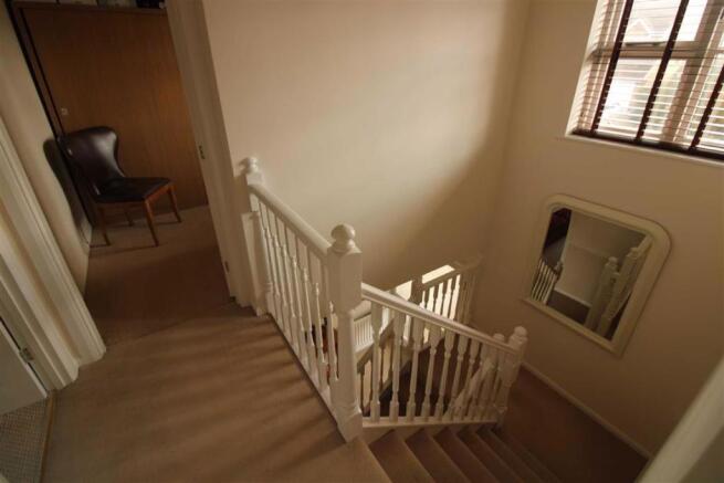 FIRST FLOOR GALLERIED LANDING