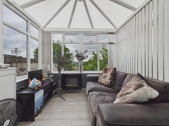 4 bed Semi-Detached for sale Image 6