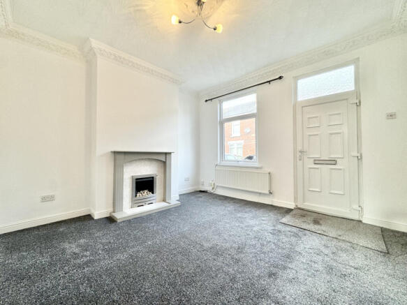 2 bed Terraced to rent Image 4
