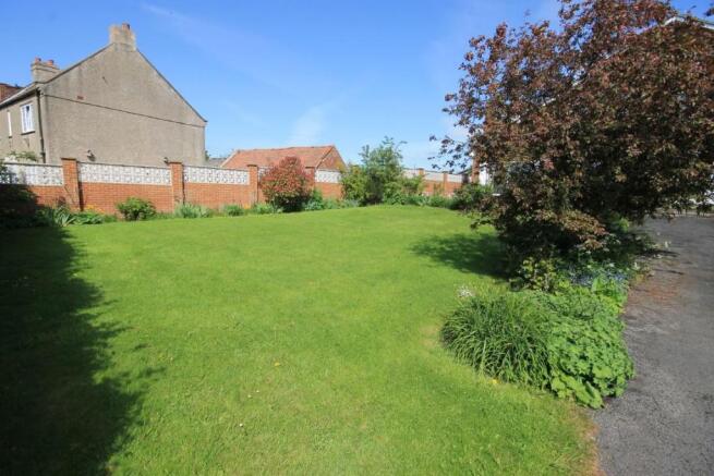 FRONT GARDEN