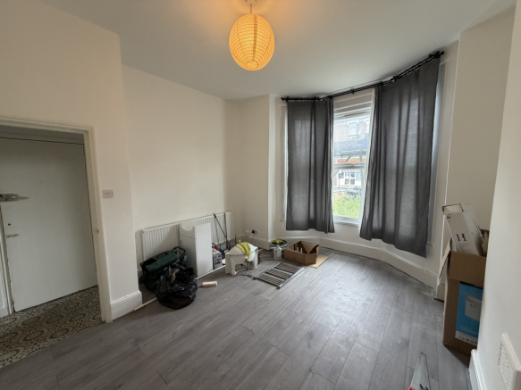 2 Bedroom Ground Floor Flat in the heart of Bruce