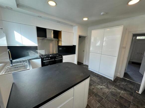 3 bed Terraced to rent Image 4