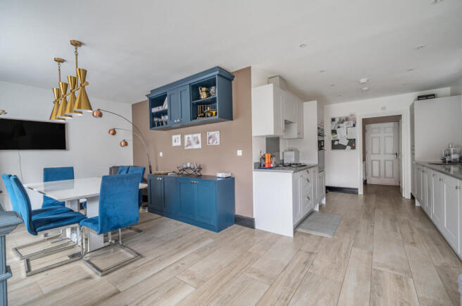 1369815-9-68f798a...