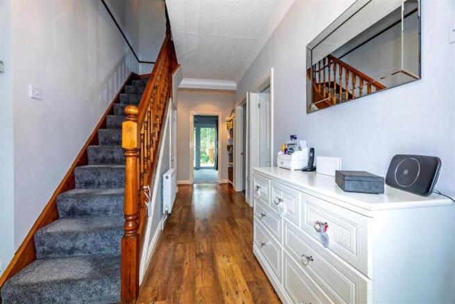 Entrance hallway STPP3875-20260210-DxO_DeepPRIME X