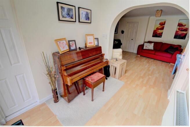 Yopa - Paddock Drive, Chelmsford, CM1 (22)