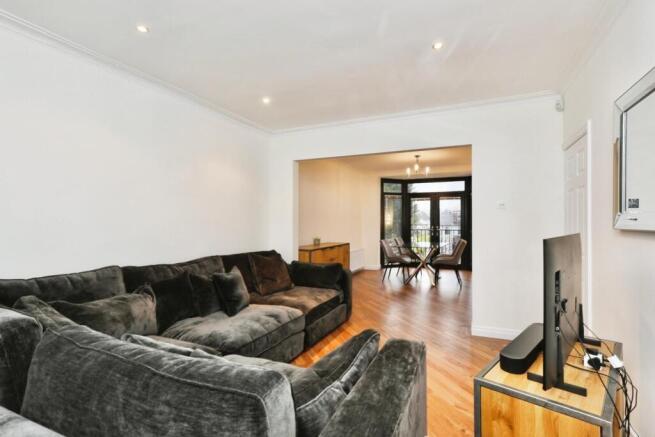 4 bed Semi-Detached for sale Image 6