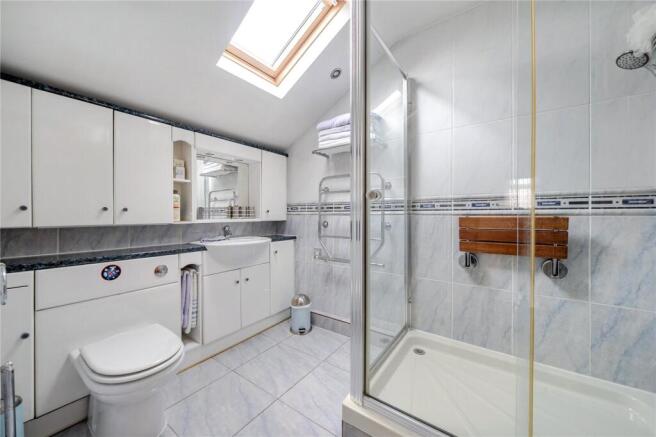 5 bed Detached for sale Image 7