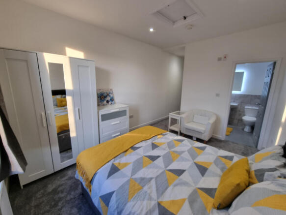 Luxury En-Suite Bedroom in a professional sharers