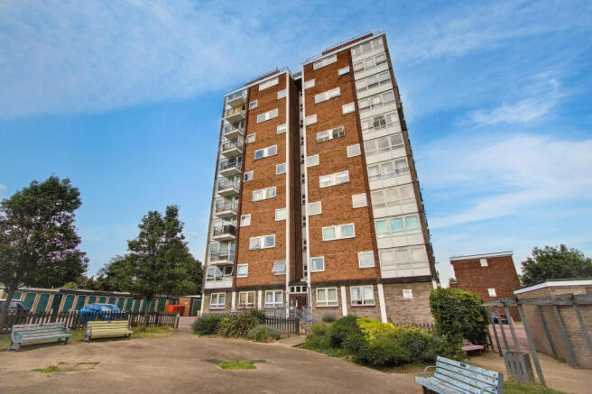 15 Victor Court, Hornchurch, RM12 4XF