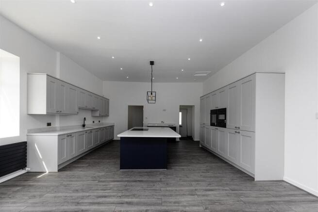 4 bed Detached for sale Image 12
