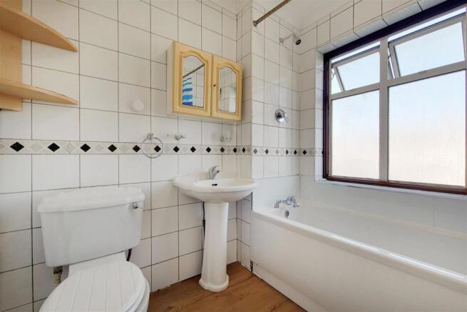 12_Bathroom-0.jpg