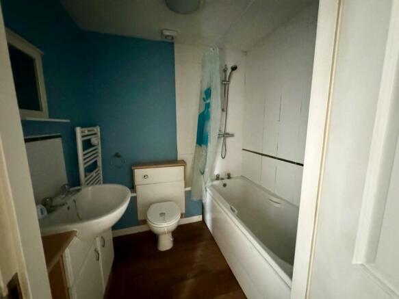1 bed House for sale Image 6