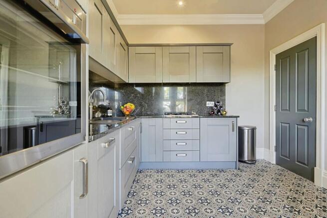 2 bed Apartment for sale Image 5