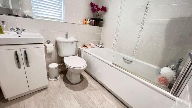 Family Bathroom/w.c.