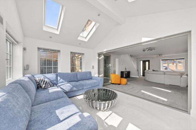 4 bed Detached for sale Image 8