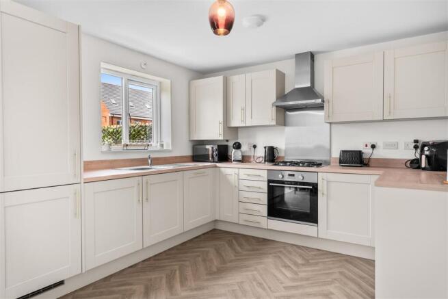 4 bed Detached for sale Image 4