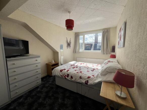 3 bed Terraced for sale Image 9