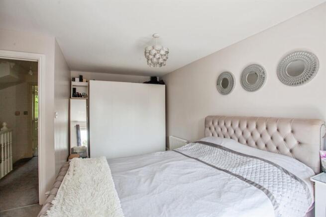 4 bed Town House for sale Image 10