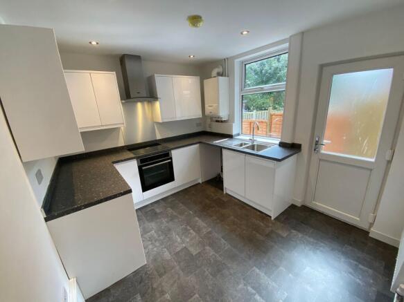 3 bed Terraced to rent Image 4