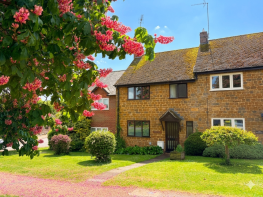 Thimbles, The Green, Daventry NN11 3AF