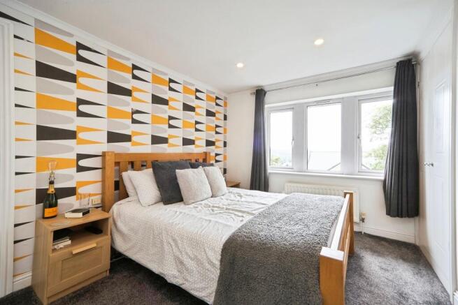 5 bed Detached for sale Image 12