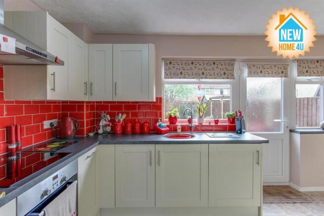 KITCHEN / DINING ROOM: