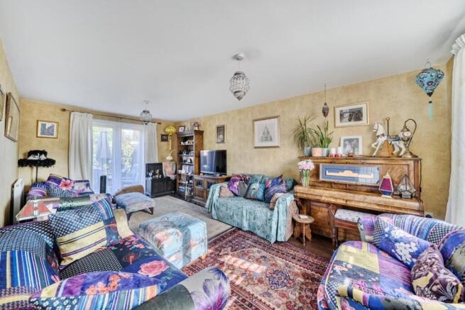 4 bed Detached for sale Image 11