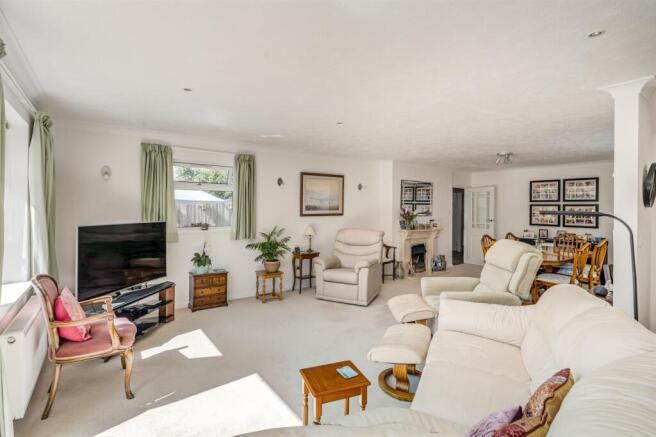 Lounge/Dining Room