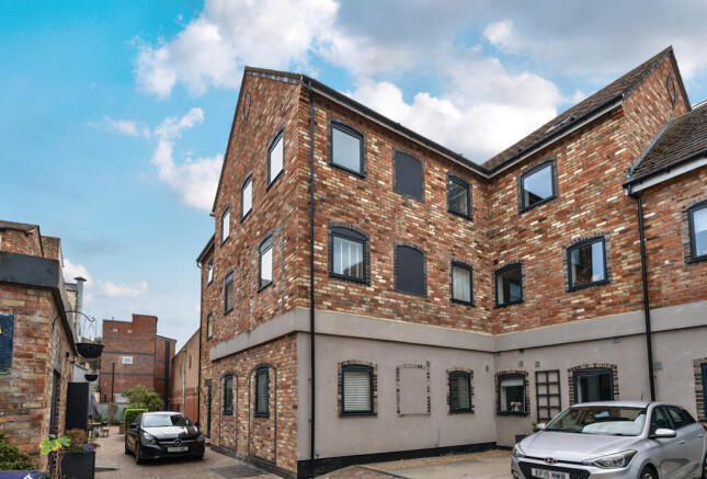 1305926-1-684722a...