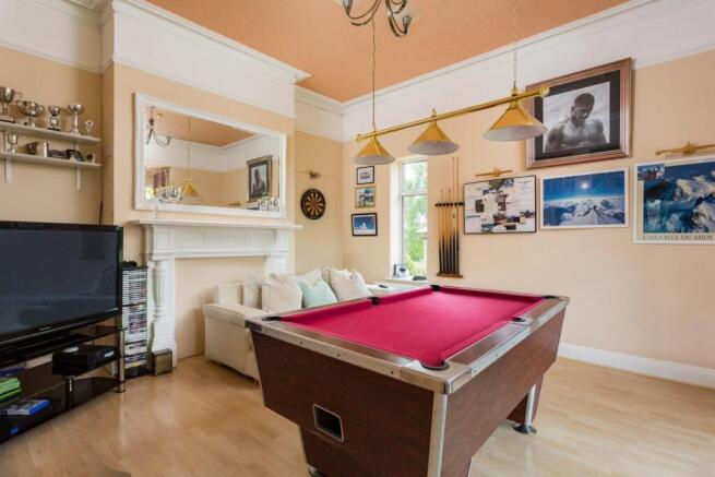 6 bed Detached for sale Image 8