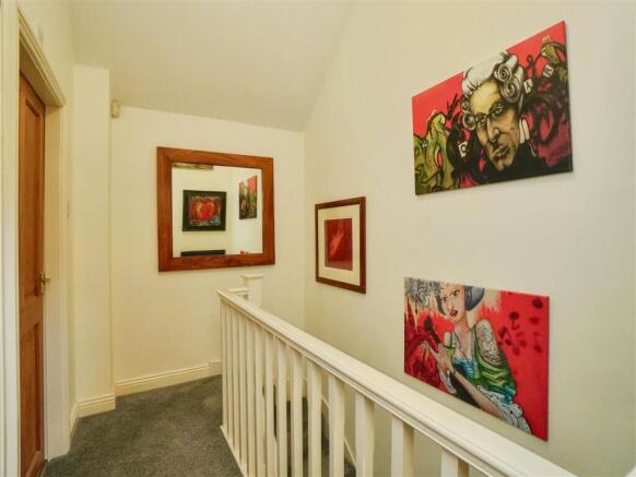 2 bed Terraced for sale Image 8