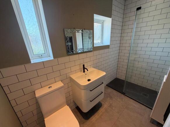 14a kingston shower room.jpg