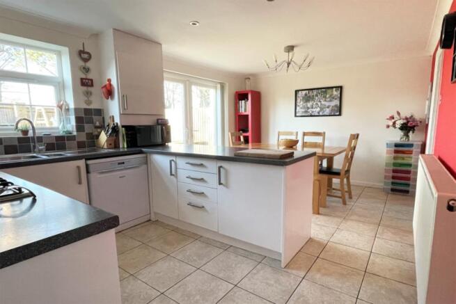 Kitchen / Dining Roo