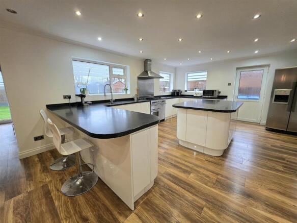 Open-plan Dining Kitchen