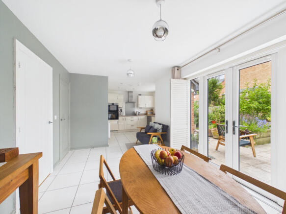 4 bed Detached for sale Image 9