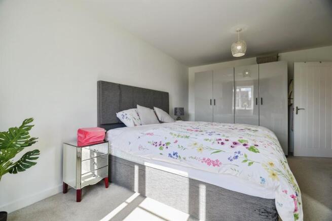 4 bed Detached for sale Image 8