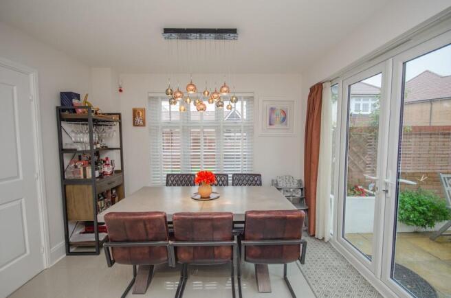 Dining area pic 2.jpg