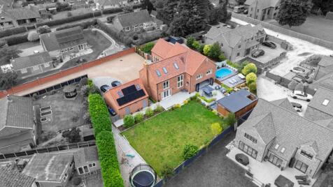 Contemporary Family Living on a Grand Scale at Top Pastures House...