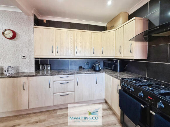 3 bed Semi-Detached for sale Image 7