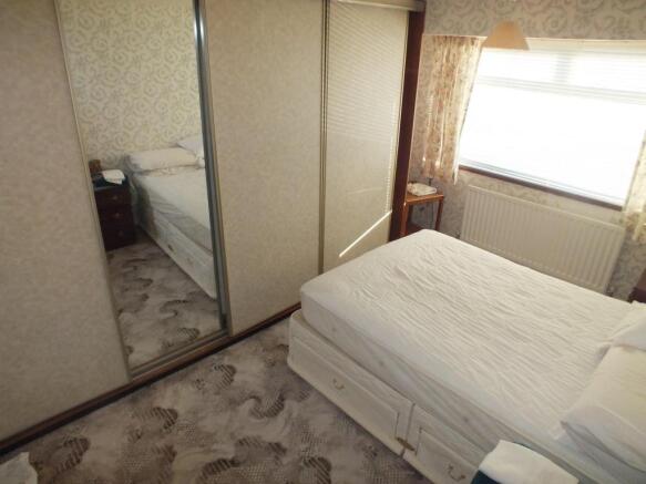 bed 1 (front)