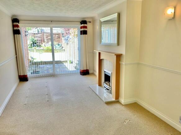 LOUNGE/DINING ROOM