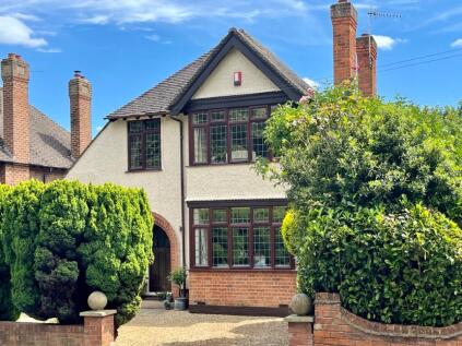 Warwick Crescent, Stratford-Upon-Avon, Warwickshire, CV37