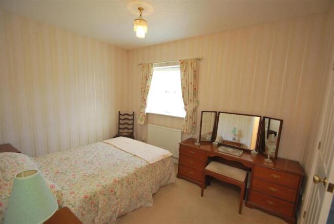 6 Sherwood Grove - Bed 1.JPG