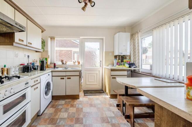 3 bed Semi-Detached Bungalow for sale Image 7