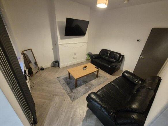 4 bed House Share to rent Image 8