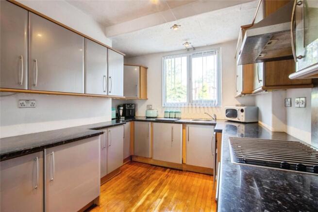 4 bed Detached for sale Image 11